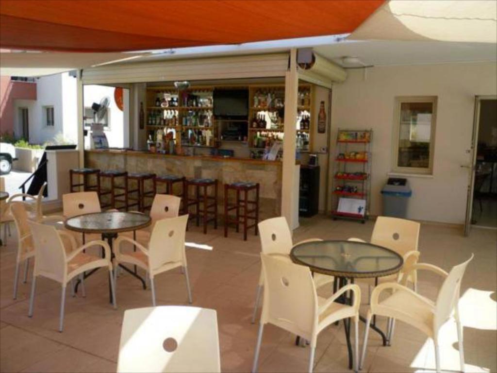 Ifestos Kings Resort Appartment Paphos Eksteriør billede